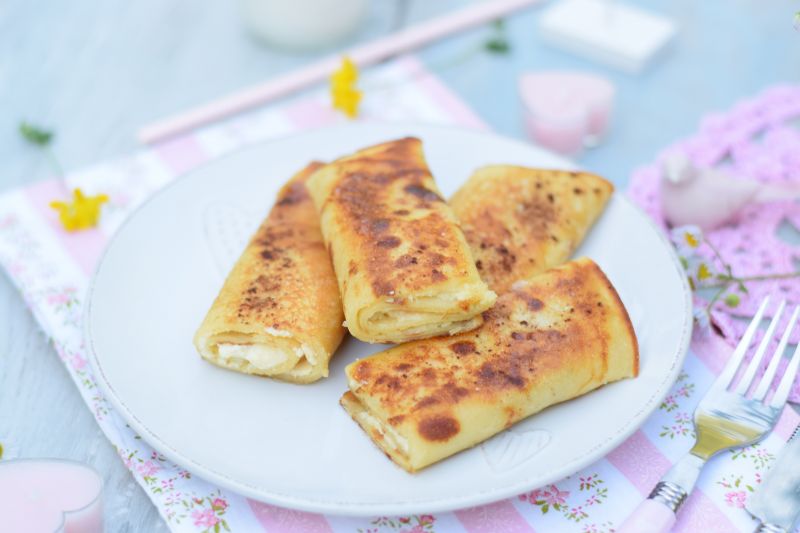 Naleśniki z białym serem i cynamonem Naleśniki z białym serem i cynamonem