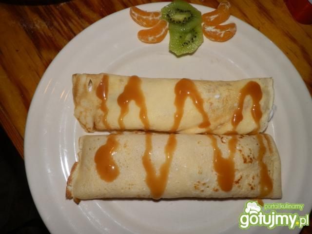 Naleśniki z bitą śmietaną na deser Naleśniki z bitą śmietaną na deser