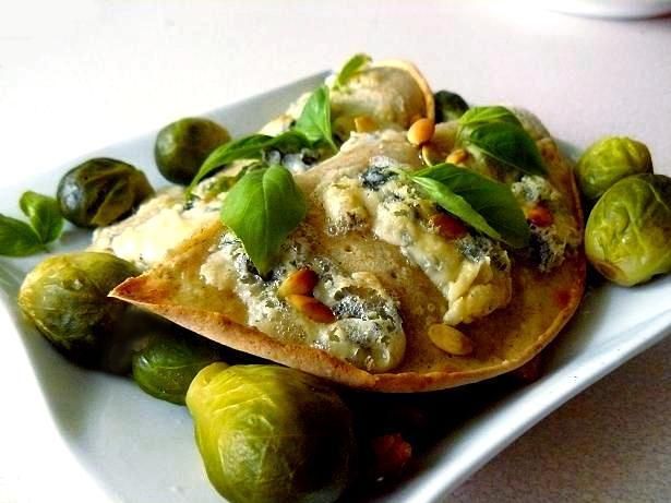 Naleśniki z brukselką i śliwką Naleśniki z brukselką i śliwką