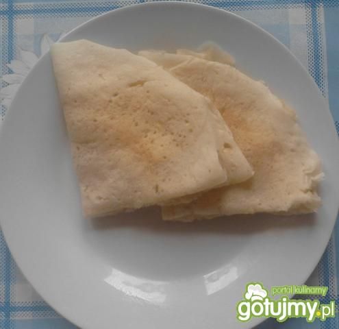 Naleśniki z ciasta drożdżowego z jagodam