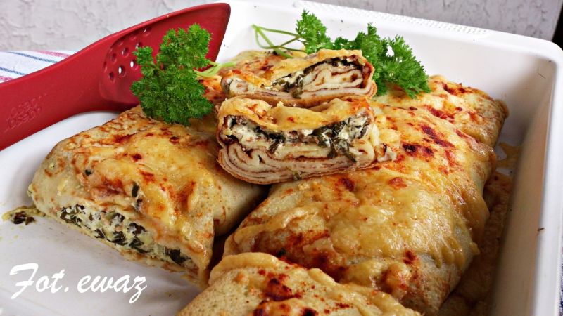 Naleśniki z cukinią, fetą i szpinakiem