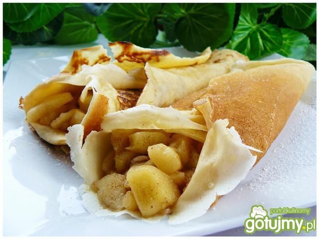 Naleśniki z cynamonowymi jabłkami