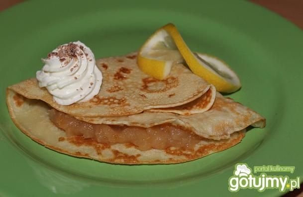 Naleśniki z dżemem i bitą śmietaną Naleśniki z dżemem i bitą śmietaną
