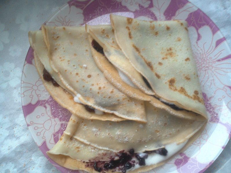 Naleśniki z dżemem i jogurtem Naleśniki z dżemem i jogurtem