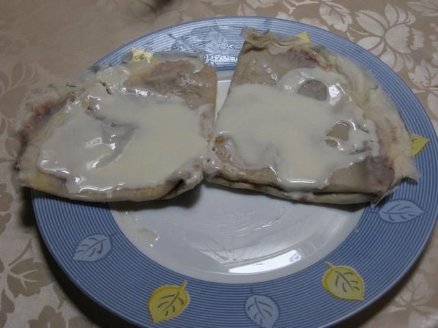 Naleśniki z dżemem i śmietaną