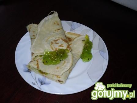 Naleśniki z dżemem z kiwi