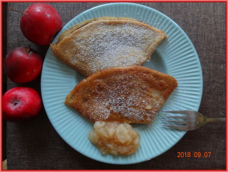 Naleśniki z farszem jabłkowym