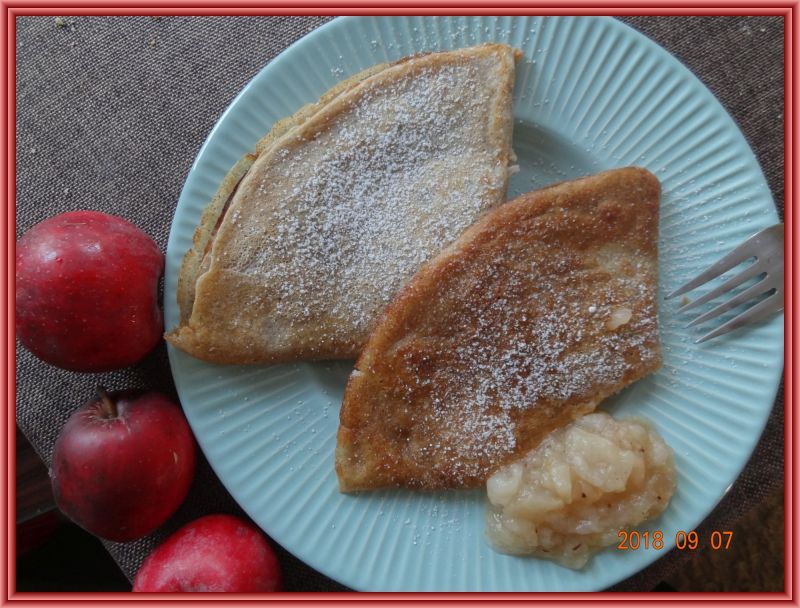 Naleśniki z farszem jabłkowym
