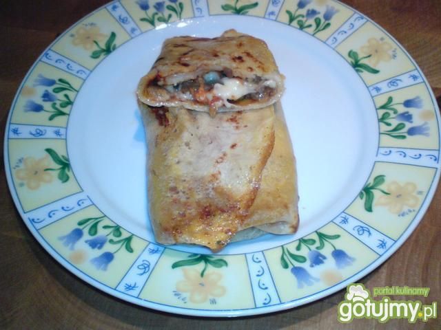 Naleśniki z farszem pieczarkowo-serowym