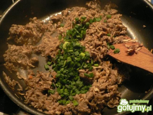 Naleśniki z farszem pieczarkowym