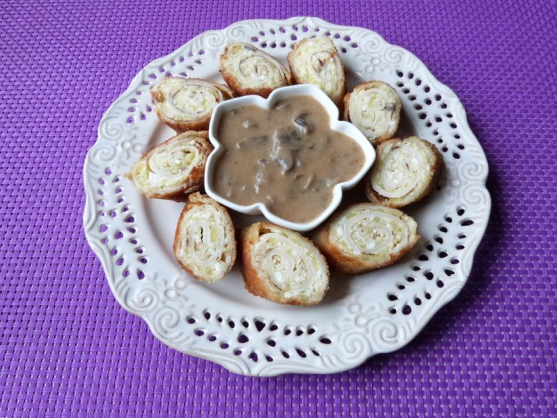 Naleśniki z farszem ziemniaczano-serowym