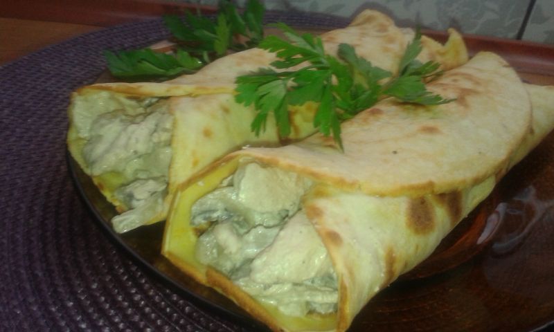 Naleśniki z indykiem i grzybkami