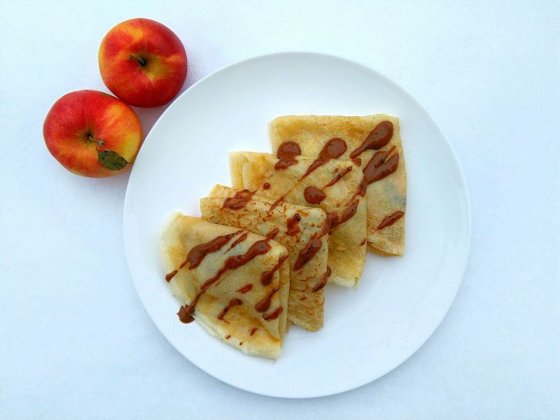 Naleśniki z jabłkami i czekoladą 