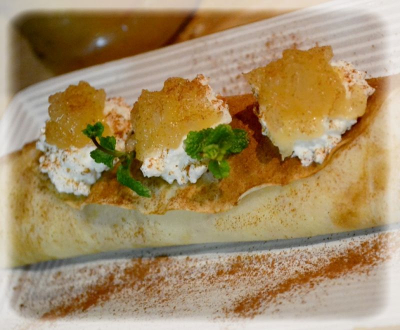 Naleśniki z jabłkowymi  pomponami 