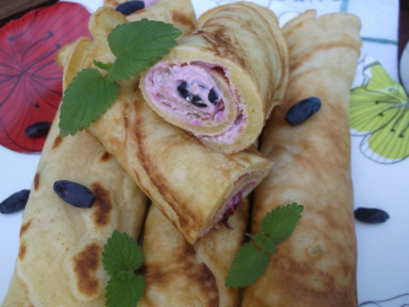 Naleśniki z jagodowym twarożkiem