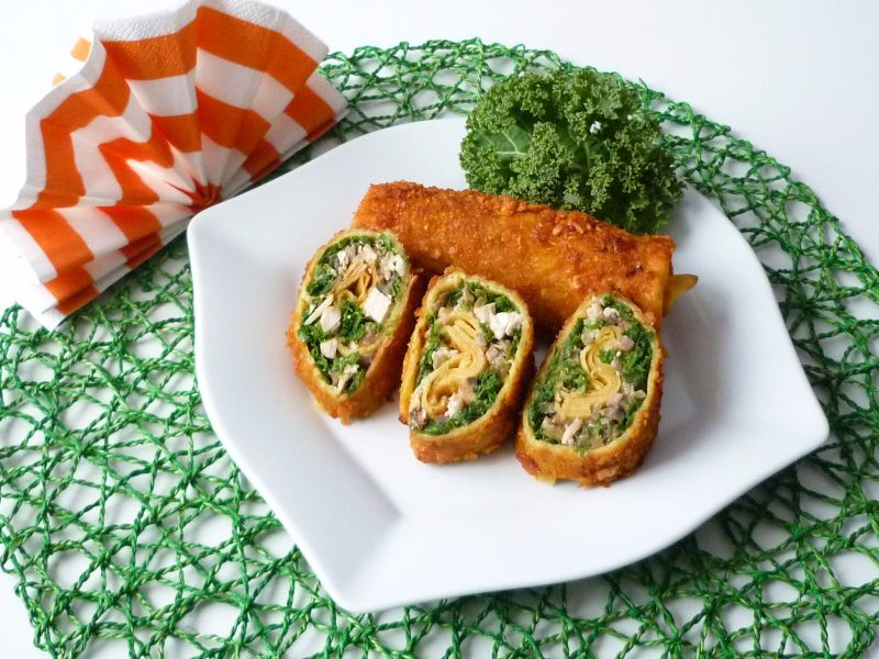 Naleśniki z jarmużem, mięsem i pieczarkami Naleśniki z jarmużem, mięsem i pieczarkami