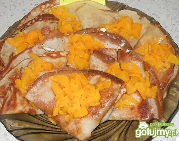 Naleśniki z jogurtem jagodowym