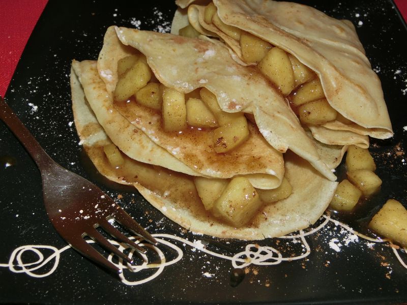 Naleśniki z karmelizowanymi jabłkami Naleśniki z karmelizowanymi jabłkami