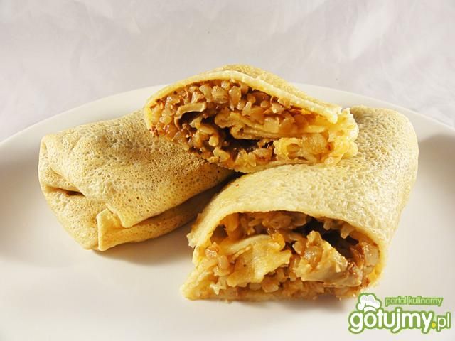 Naleśniki z kaszą, pieczarkami i serkiem