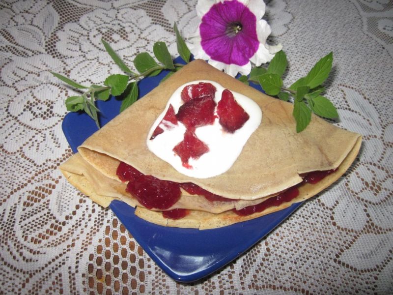 Naleśniki z  konfiturą Naleśniki z  konfiturą