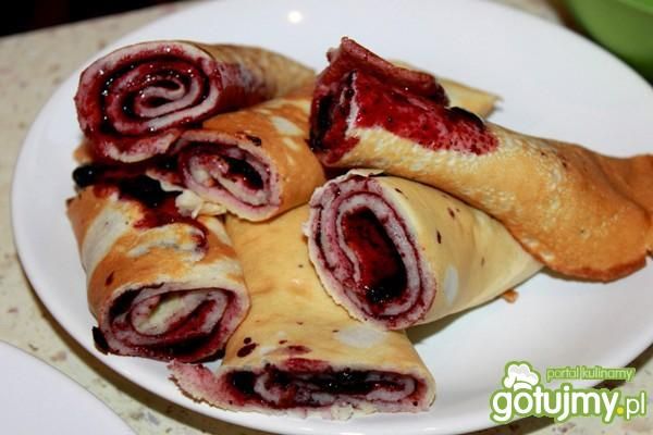 Naleśniki z konfiturą jagodową  Naleśniki z konfiturą jagodową