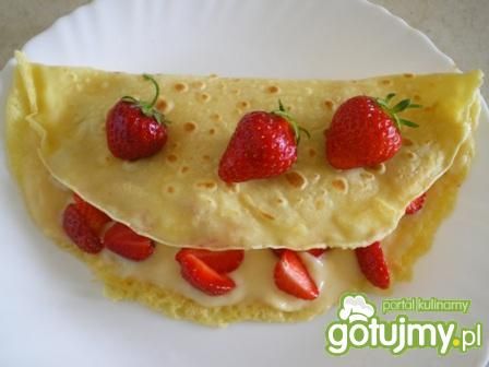 Naleśniki z kremem i owocami