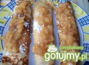 Naleśniki z kremem orzechowym i jabłkami Naleśniki z kremem orzechowym i jabłkami