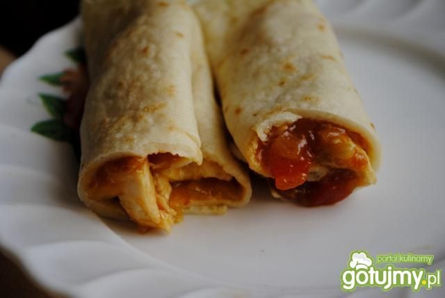 Naleśniki z kurczakiem.