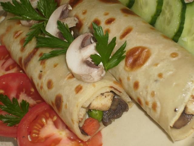 Naleśniki z kurczakiem i pieczarkami