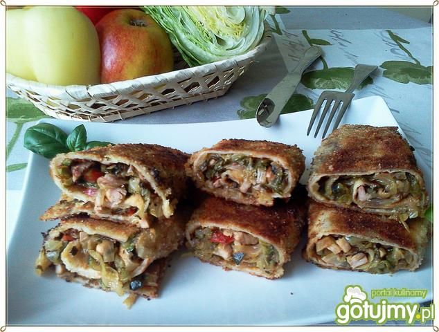 Naleśniki z lodową i wędzonym kurczakiem Naleśniki z lodową i wędzonym kurczakiem