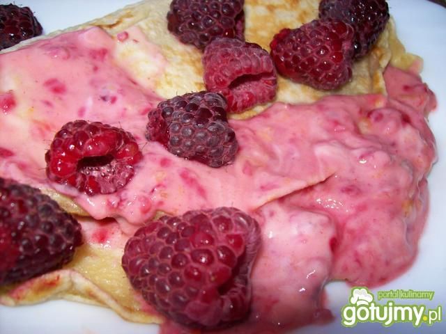 Naleśniki z malinami