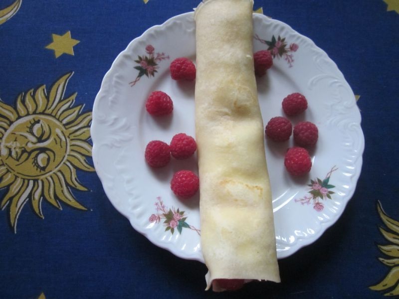 Naleśniki z malinami