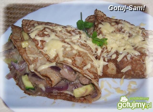 Naleśniki z mięsem i warzywami 