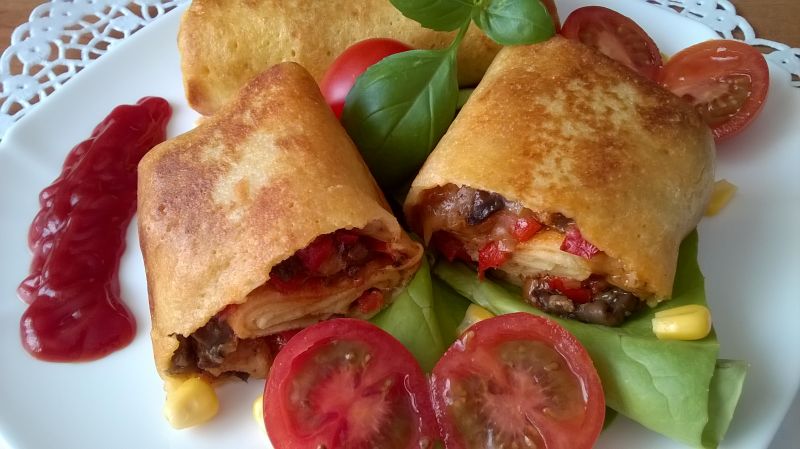 Naleśniki z mięsem i warzywami Naleśniki z mięsem i warzywami