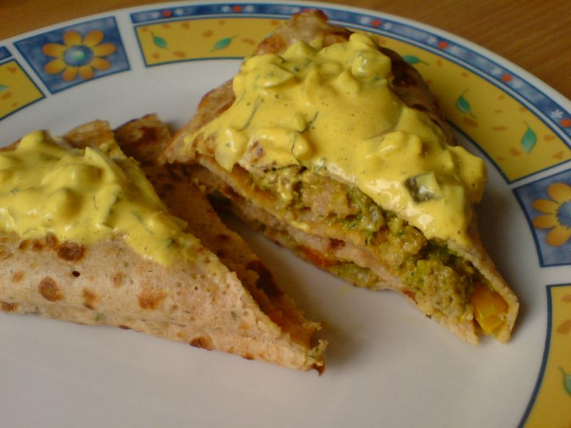 Naleśniki z mięsem mielonym i sosem duńskim