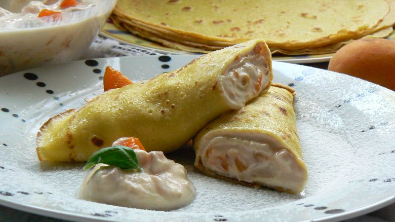 Naleśniki z morelami Naleśniki z morelami