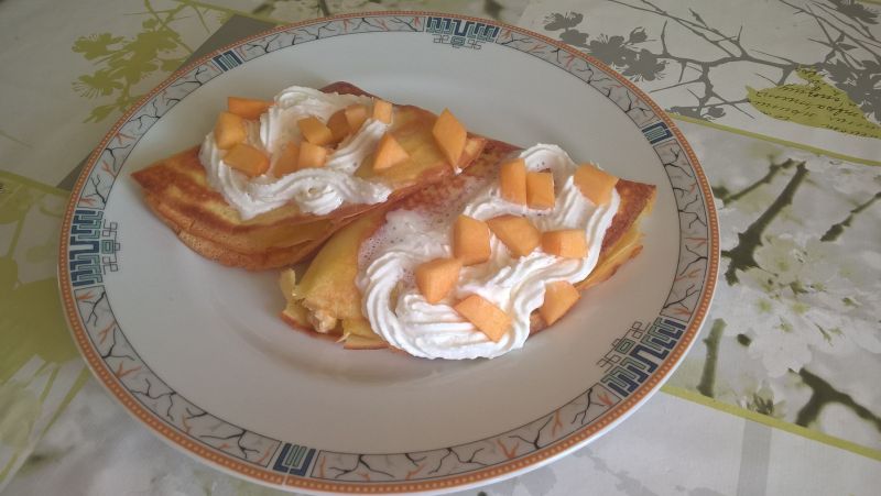 Naleśniki z morelowym twarożkiem