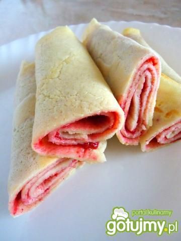 Naleśniki z musem malinowym Naleśniki z musem malinowym