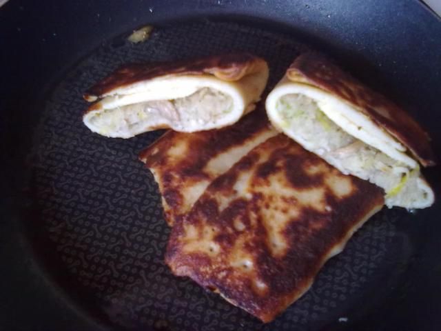 Nalesniki z nadzieniem z kapusty. Nalesniki z nadzieniem z kapusty.