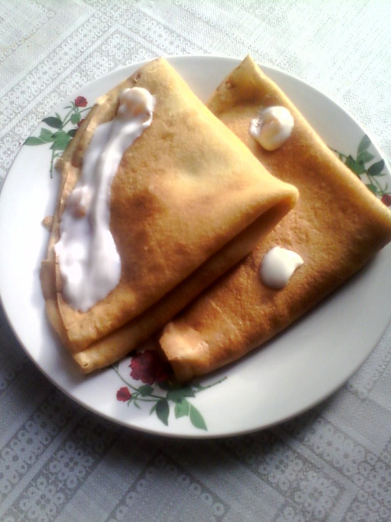 Naleśniki z otrębami owsianymi przełożone jogurtem Naleśniki z otrębami owsianymi przełożone jogurtem