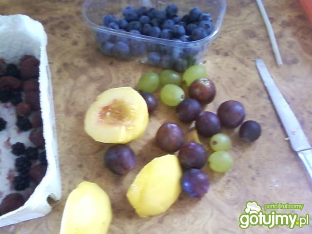 Naleśniki z owocami.