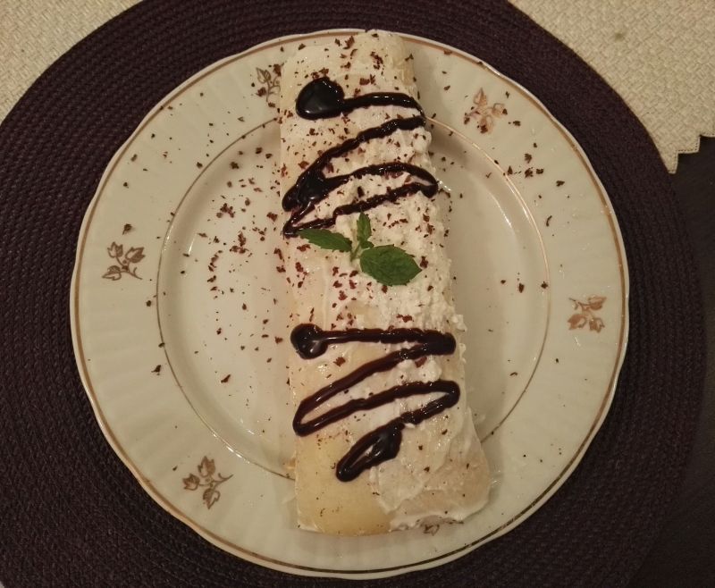 Naleśniki z owocami i orzechami Naleśniki z owocami i orzechami