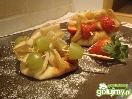 Naleśniki z owocami w sakiewkach Naleśniki z owocami w sakiewkach