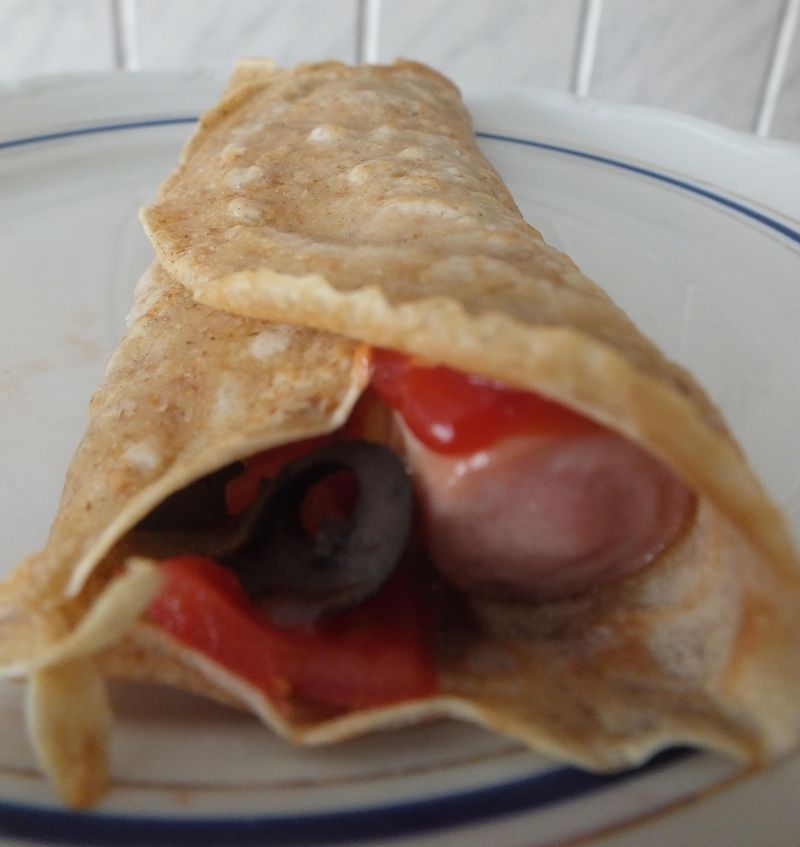 Naleśniki z parówką i serem