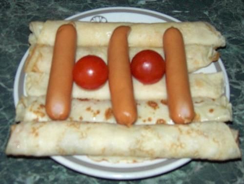 Naleśniki z parówką i serem