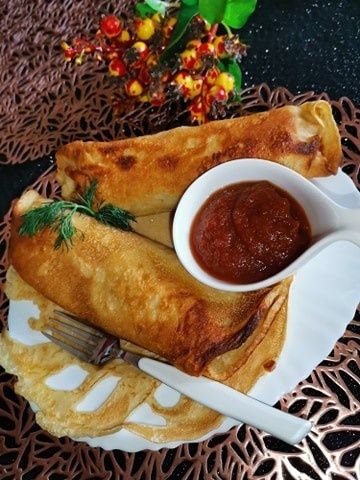 Naleśniki z parówką i żółtym serem