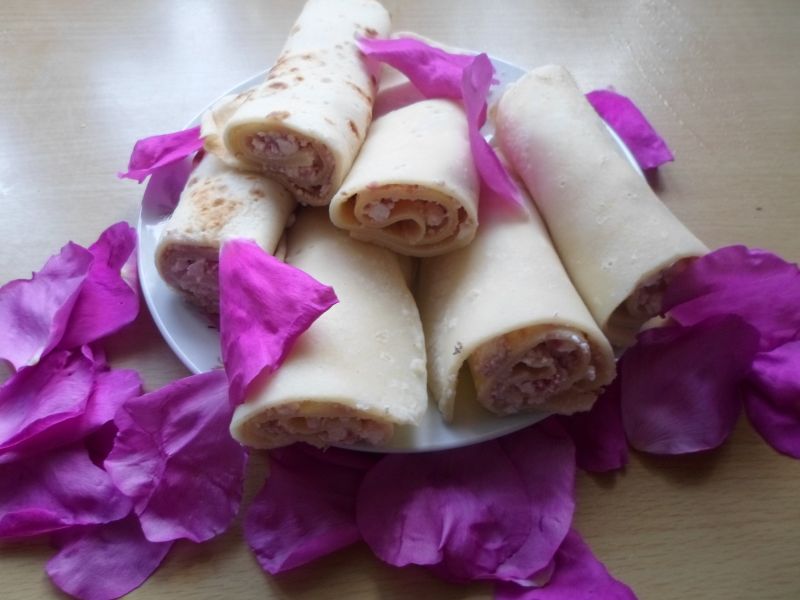 Naleśniki z pastą serowo-różaną