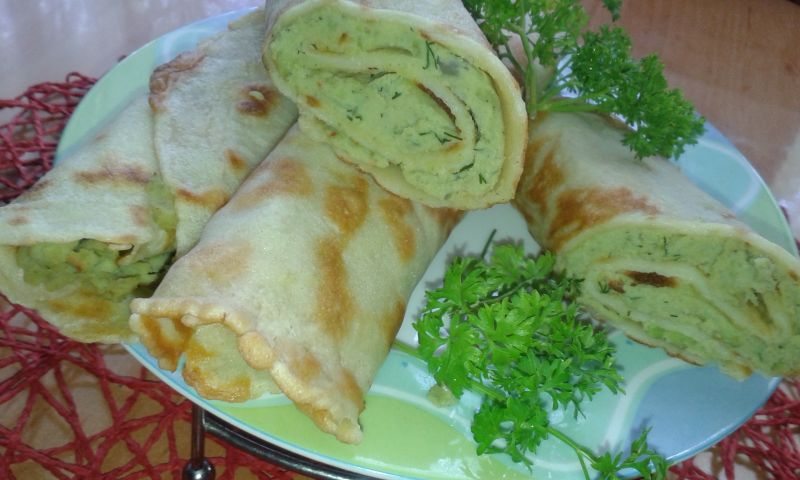 Naleśniki z pastą z bobu Naleśniki z pastą z bobu