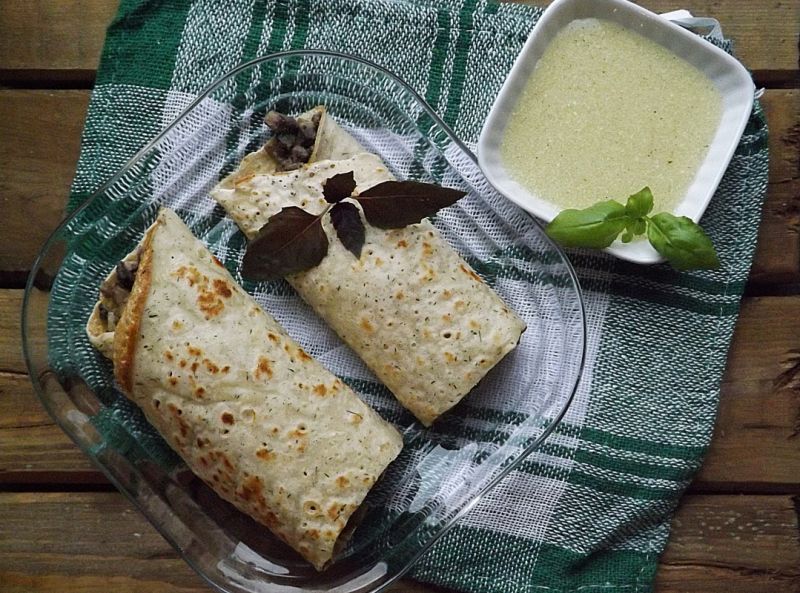 Naleśniki z pieczarkami i kremowym sosem