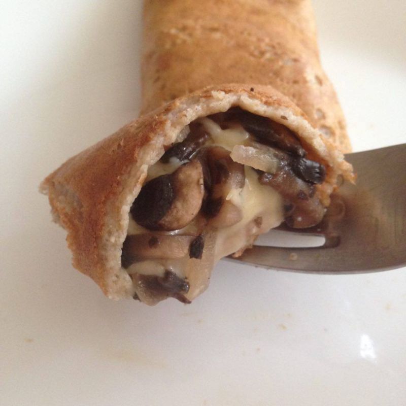 Naleśniki z pieczarkami i serem